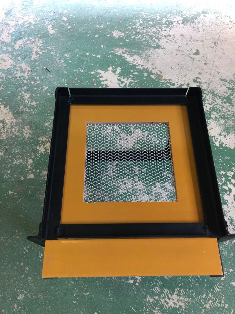 日本蜜蜂 重箱用巣箱台29cm用 メッシュ底板セット 日本蜜蜂 重箱用 巣箱台 メッシュ底板セット 29cm用｜Yahoo!フリマ（旧