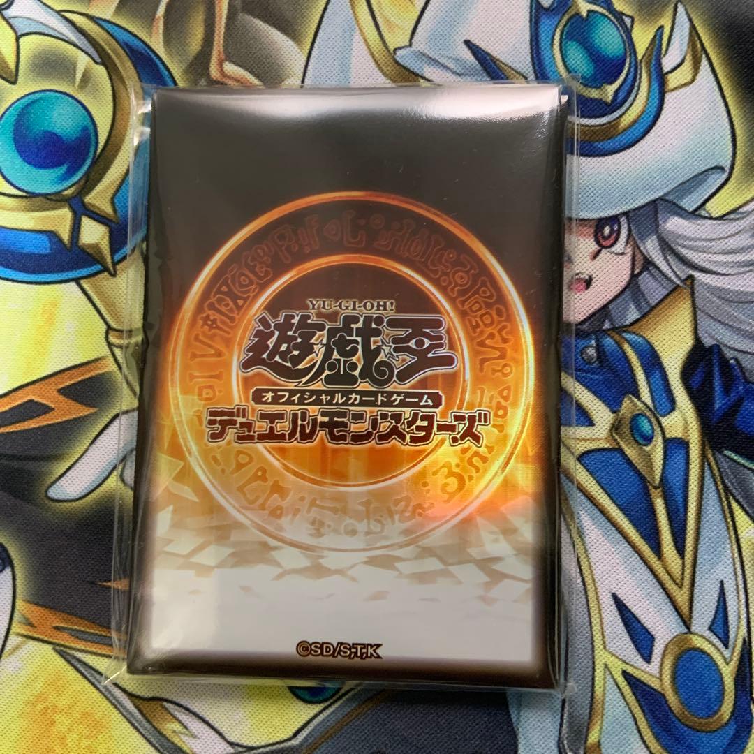 遊戯王スリーブ 黒の魔導陣（オレンジ、20枚） - メルカリ
