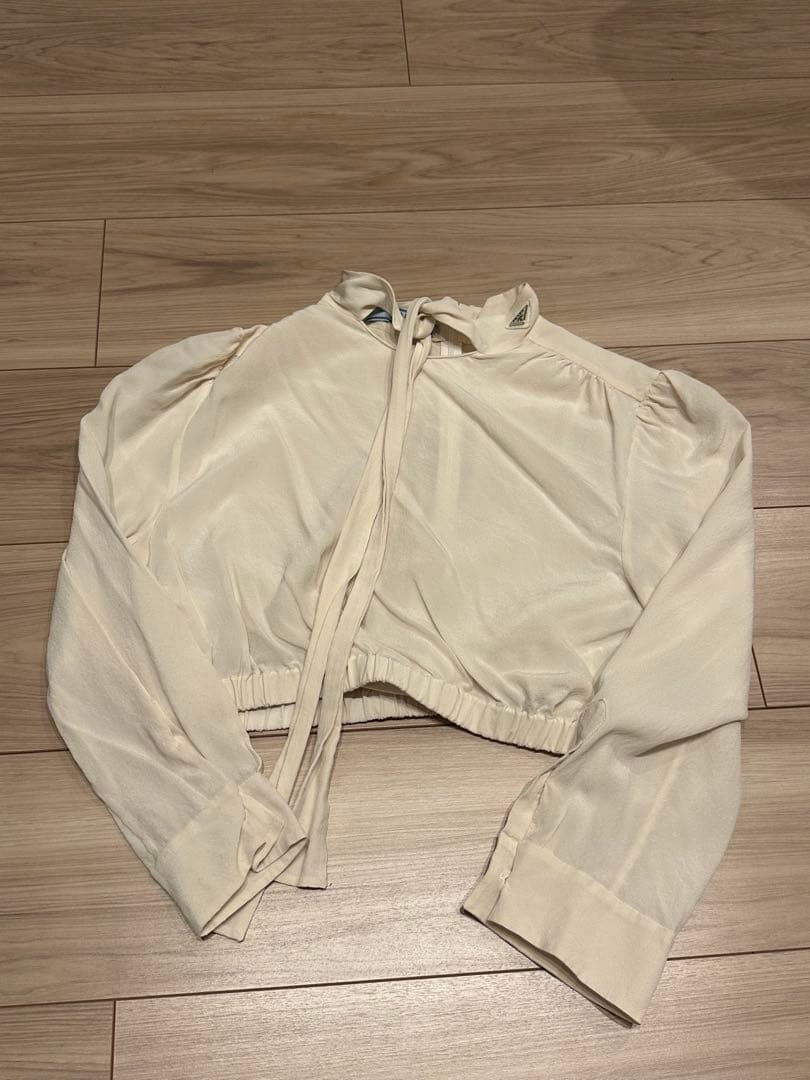 PRADA アイボリー クロップ長袖ブラウス