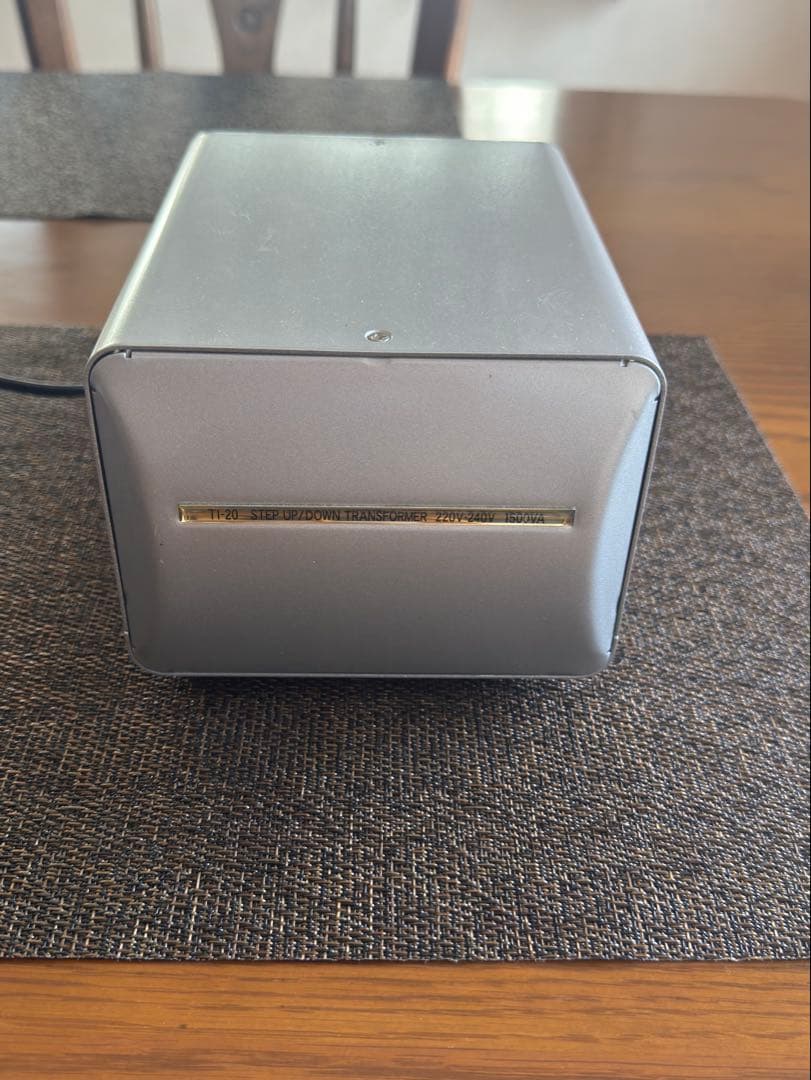 カシムラ アップダウント変圧器1500W 220-240V 100V TI-20 変圧器 （アップダウントランス）（220-240V⇔100V・容量1500W） WT