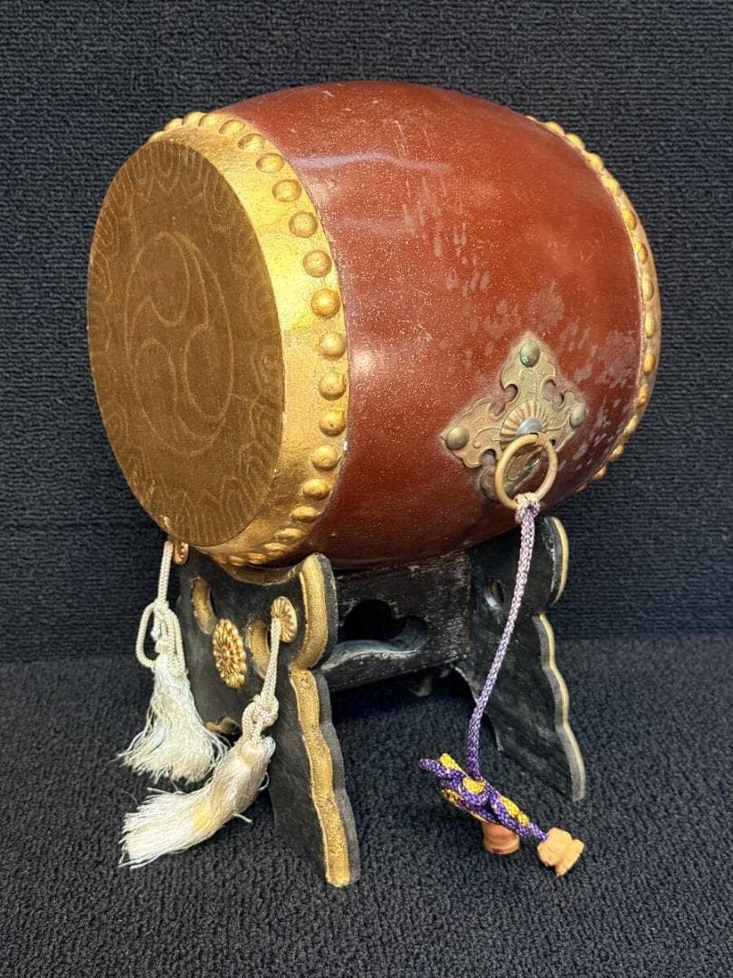 太鼓 飾 ミニ 金箔 伝統工芸 総高さ29.5㎝ 岡崎市発送 7823 飾 太鼓 ミニ太鼓 金箔 伝統工芸 総高29.5㎝ 幅19㎝ (B-2)