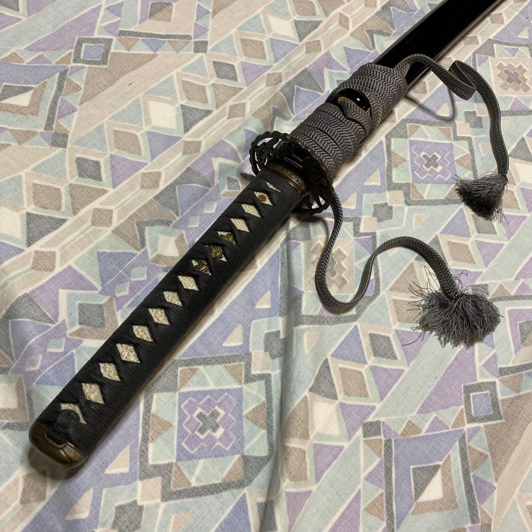 高級居合刀 黒灰色柄 松竹梅透し丸鍔 黒呂鞘