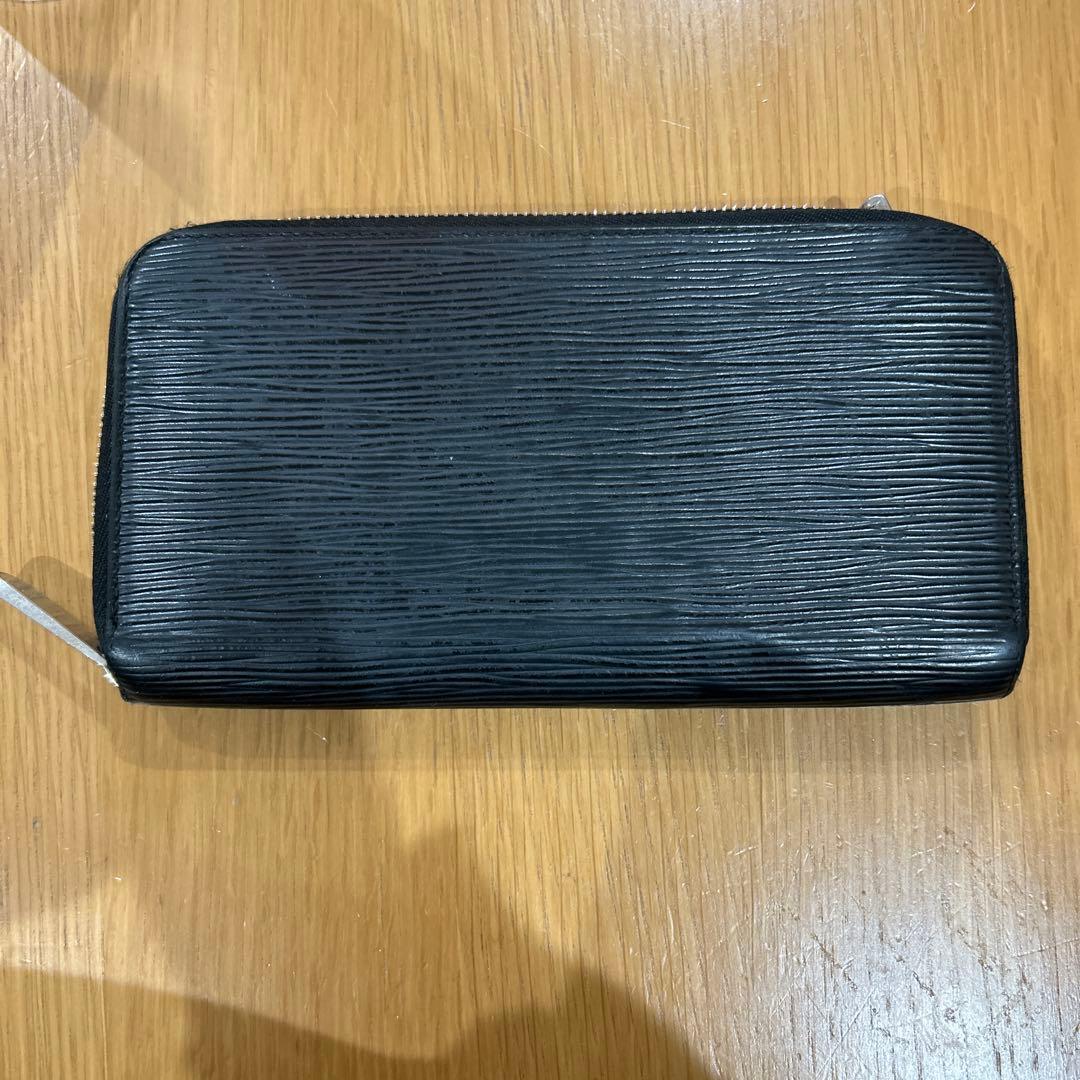 ルイヴィトン エピ ジッピーウォレット