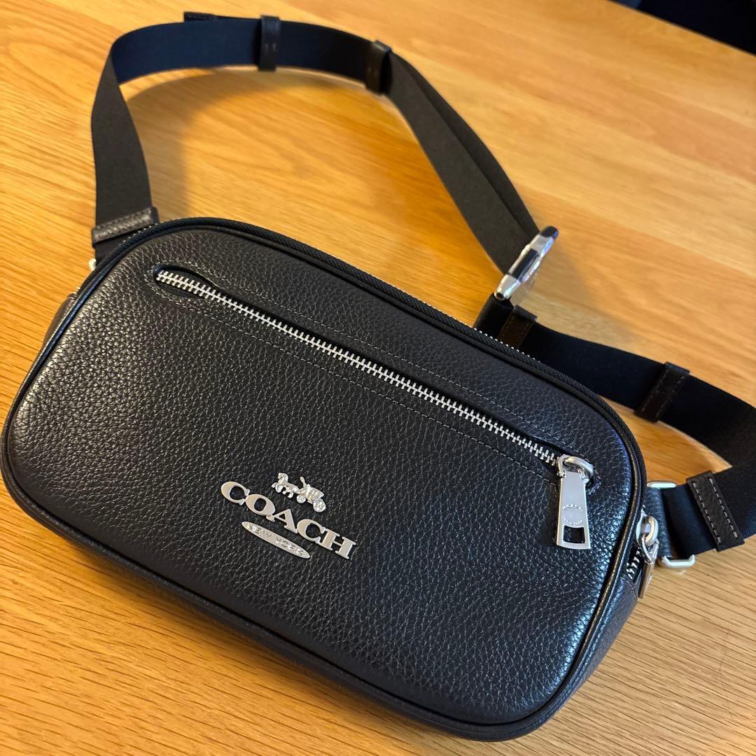 【美品】COACH ブラック ボディバッグ　ポーチ付き