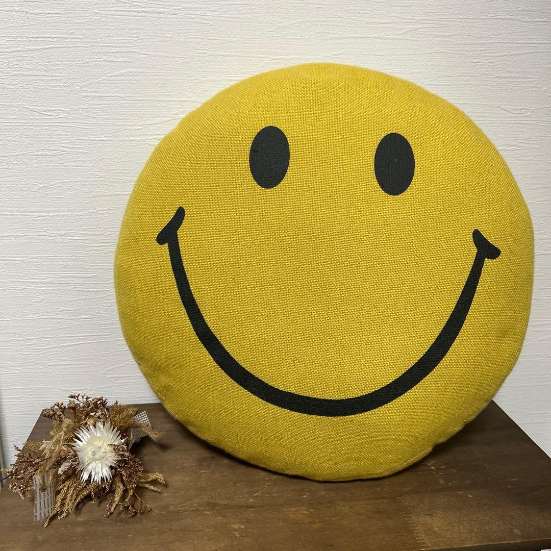 ニコちゃん クッション スマイルクッション - メルカリ
