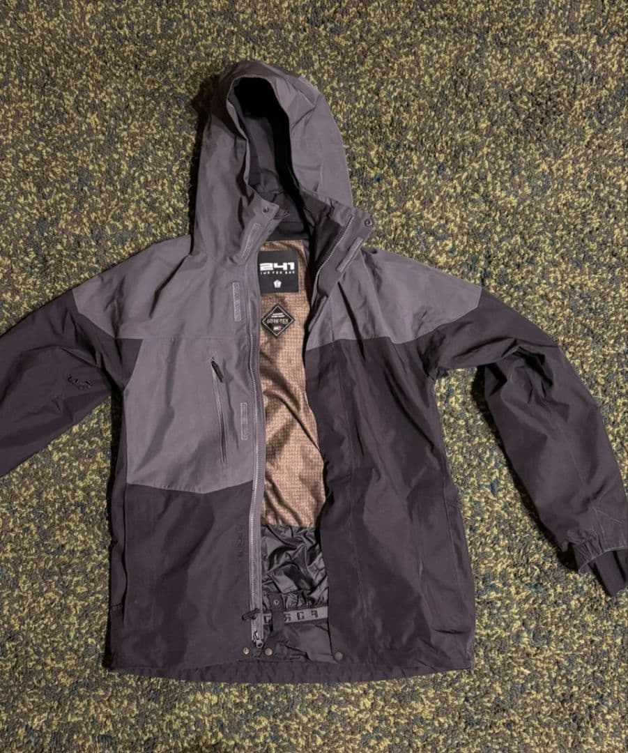241TWO FOR ONE トゥフォーワン　スノーボードウェア ゴアテックス