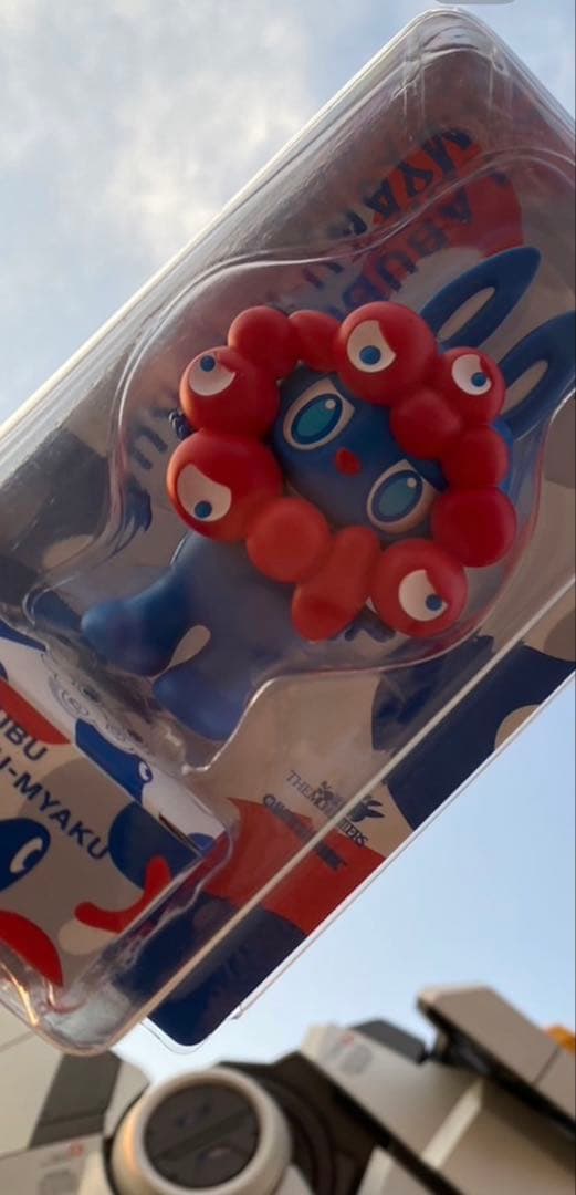 万博限定 LABUBU MYAKU-MYAKUストラップ付フィギュア