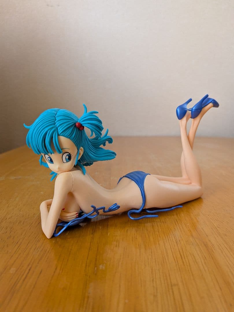 ドラゴンボールブルマ フィギュア 　（水着　ブルーver）