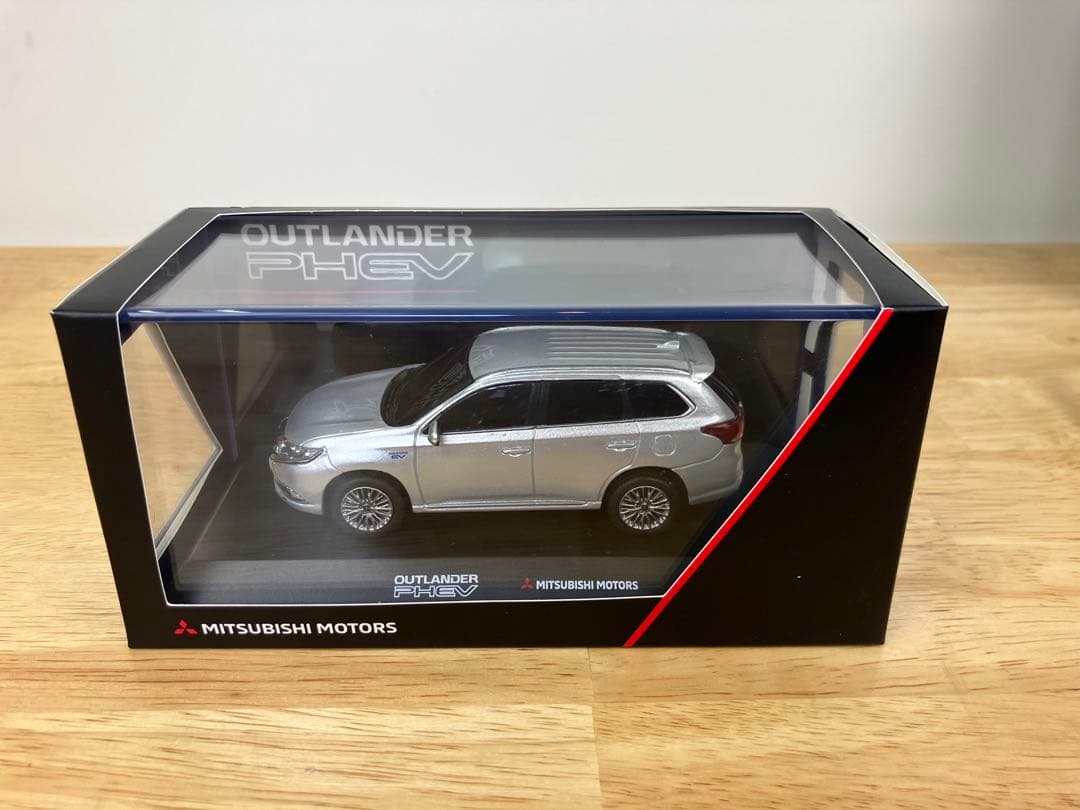 1/43 三菱 アウトランダー PHEV ミニカー シルバー OUTLANDER