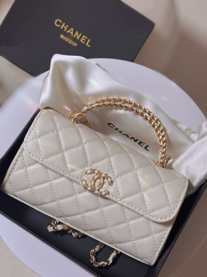 CHANEL シャネル VIP ノベルティ キルティングショルダーバッグ 白