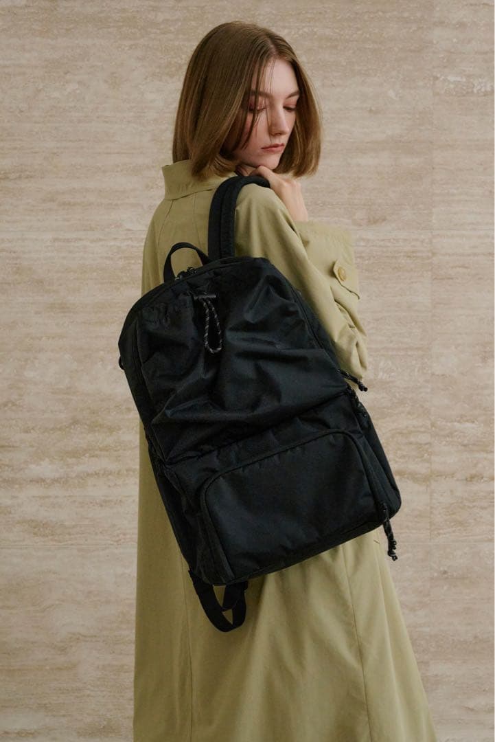ブラック ナイロンバックパック