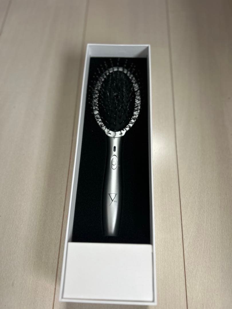 YUKO LEDヘアブラシ シルバー