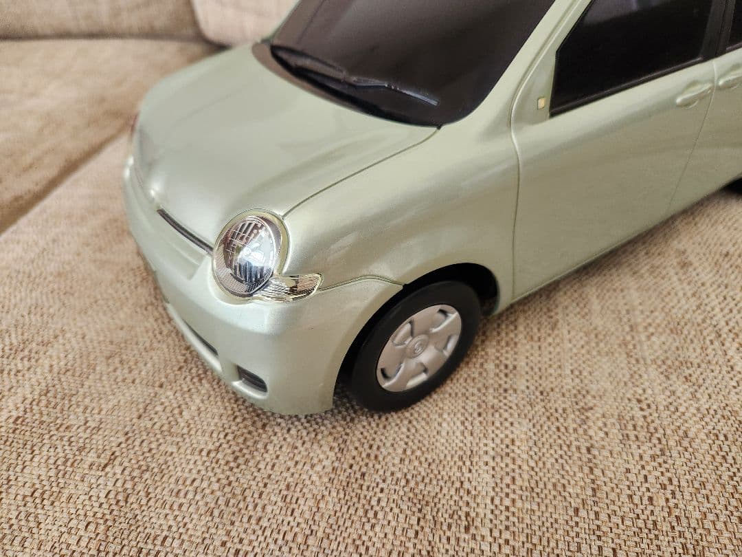 カラーサンプル　トヨタ 初代　シエンタ　　希少