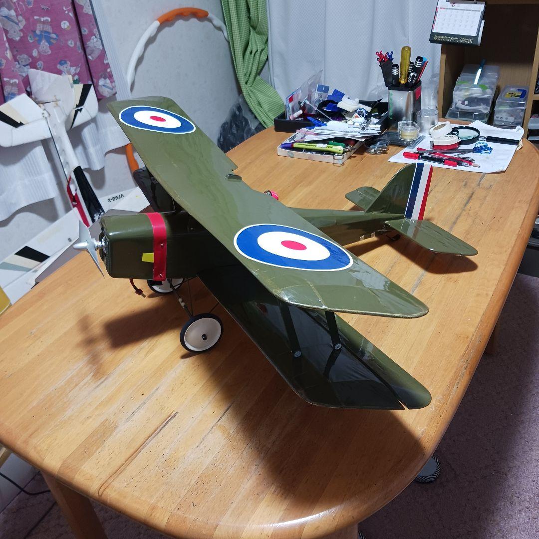 ラジコン飛行機、電動複葉機です。
