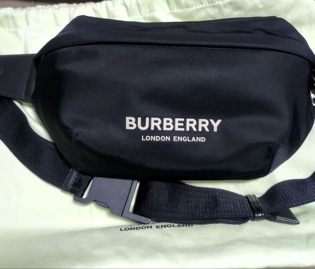 BURBERRY ソニー.ボディバッグ 黒