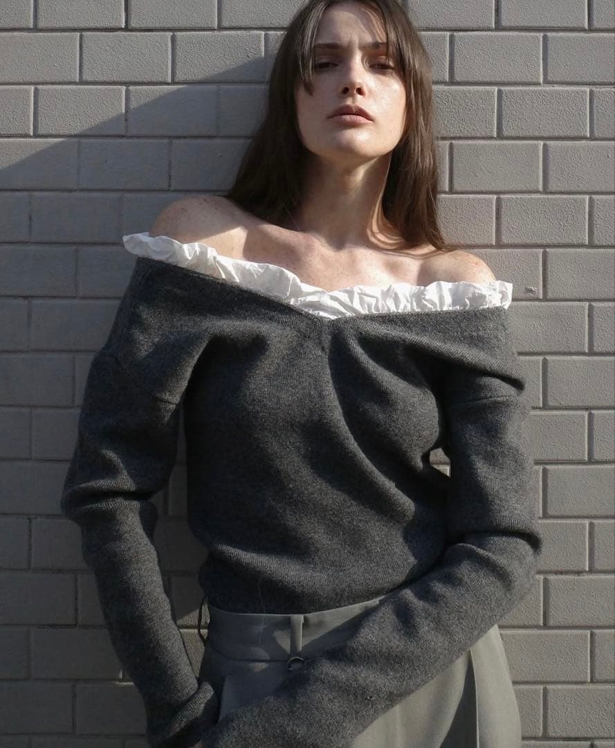 大幅値下げ　2WAY FRILL V NECK KNIT TOPS CLANE