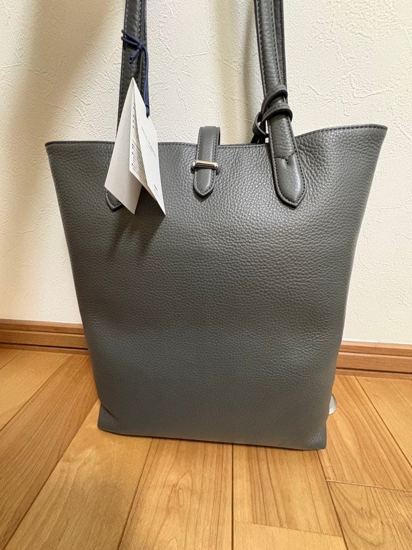ペッレモルビダ チャコールグレー スリムレザートートバッグ 未使用