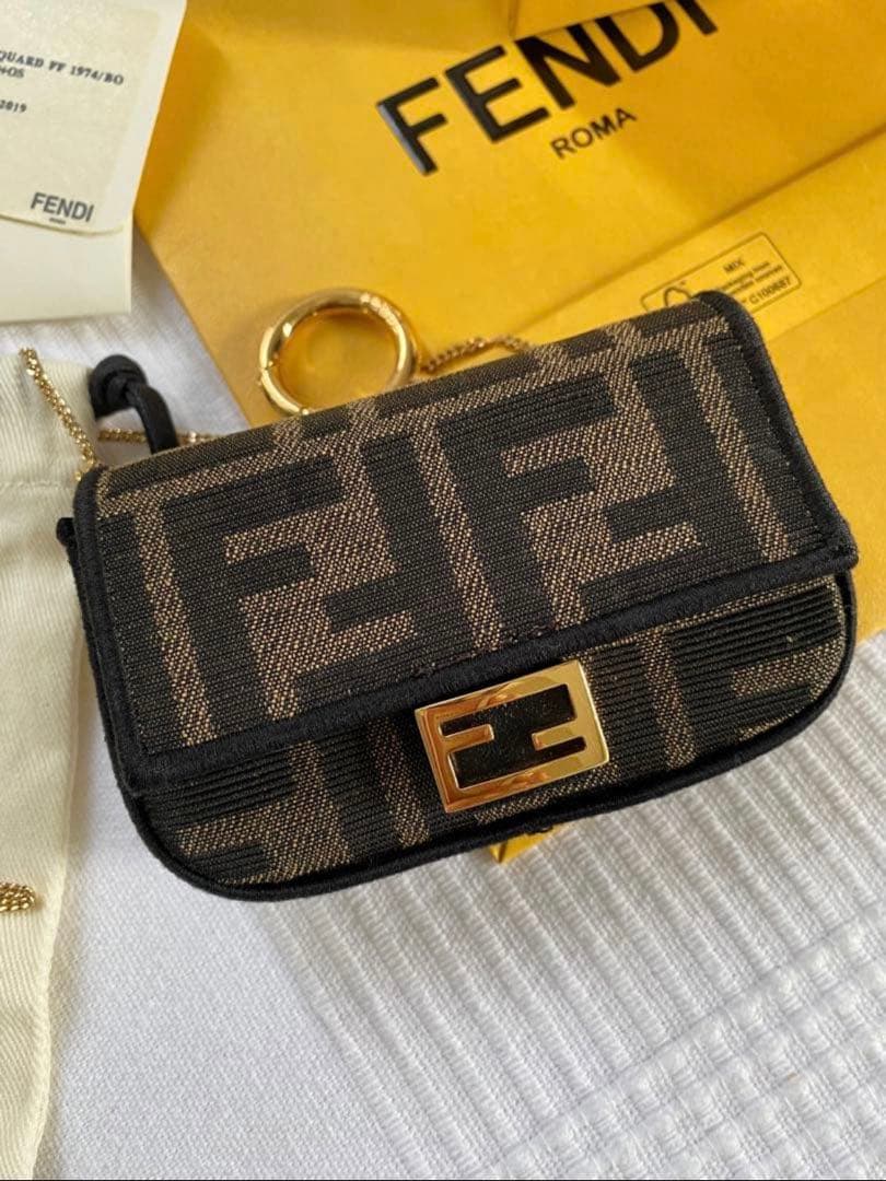 FENDI ナノバケット　超美品　ミニバッグ　ポーチ