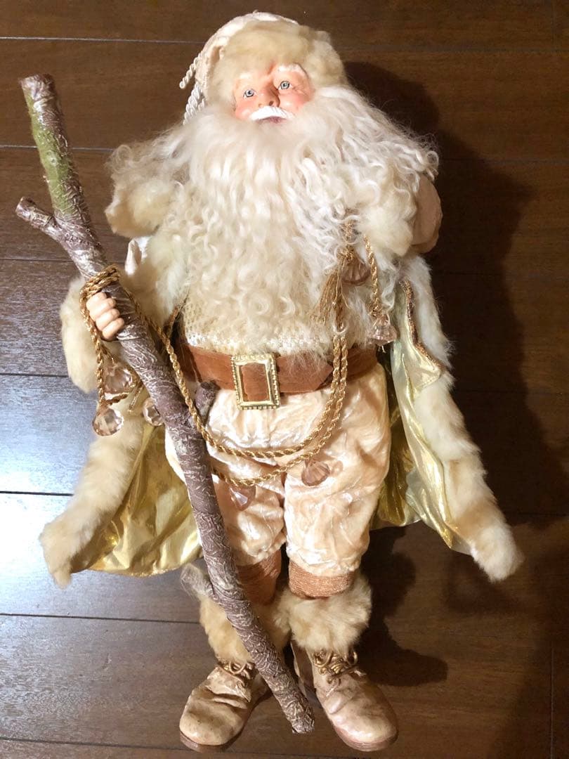 【アンティーク調】刺繍入り衣装&ブーツのサンタクロース人形(ベージュ色系)