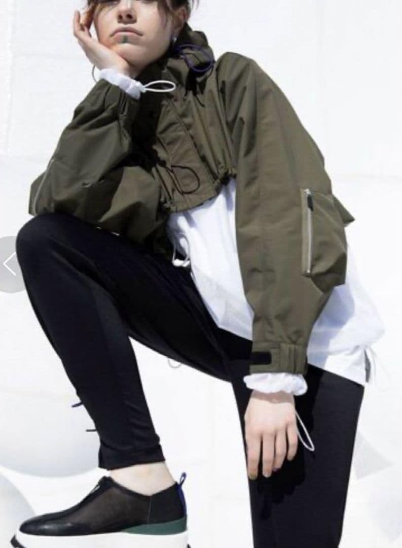 un3d オリーブ色 フード付き クロップドジャケット