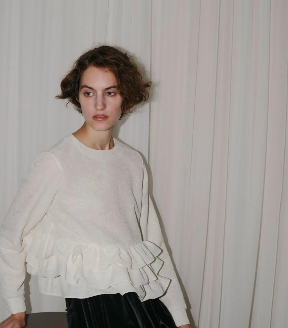 ⭐︎OHGA新作⭐︎フリル付きホワイトトップス - メルカリ