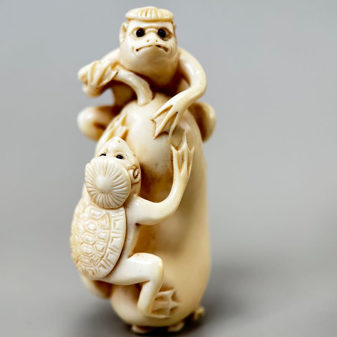猿と亀の彫刻極上天然素材　アンティーク　骨董　飾り物　古美術　置物　細密細工