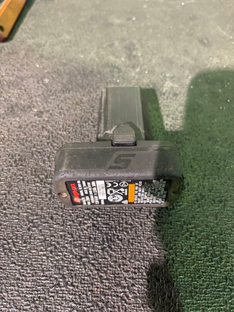 スナップオン14.4v 2.5Aバッテリー