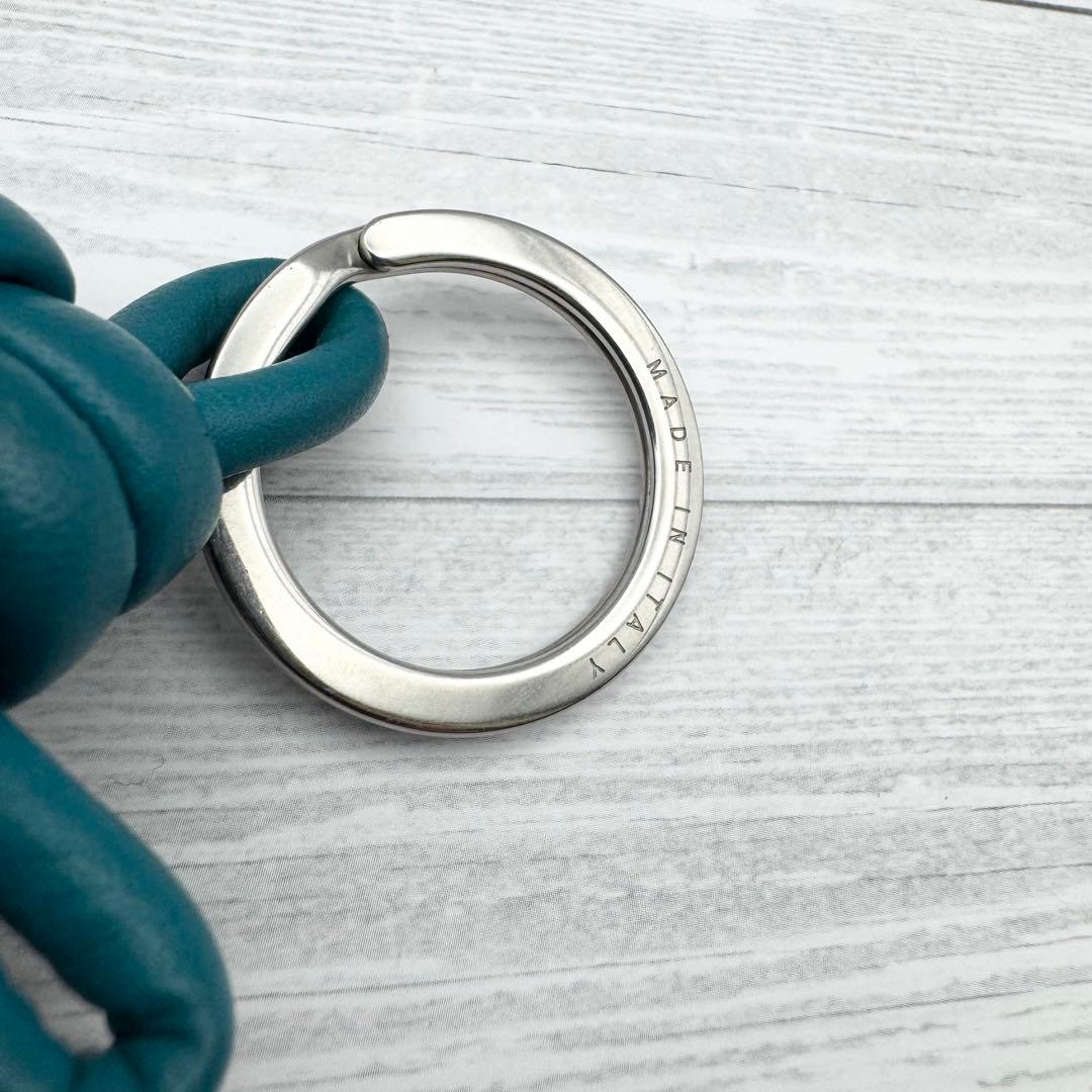 美品】ボッテガヴェネタ トライアングル ツイスト キーホルダー ブルー