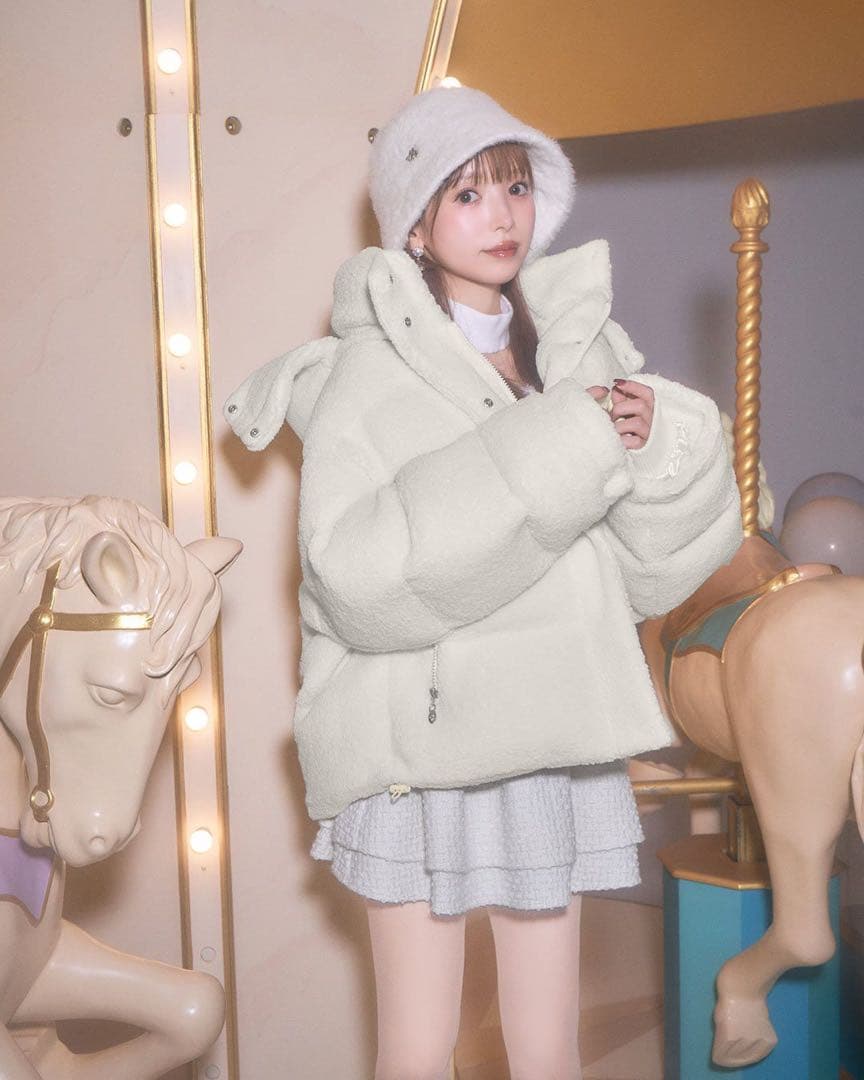 ミシェルマカロン フード付きホワイトダウンジャケット