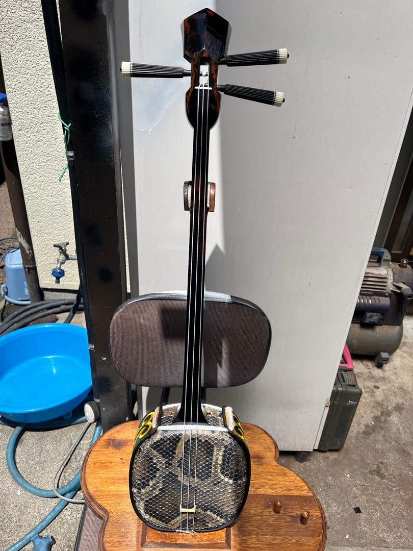 沖縄三線　知念大工(上質南洋黒檀)本皮一枚張り