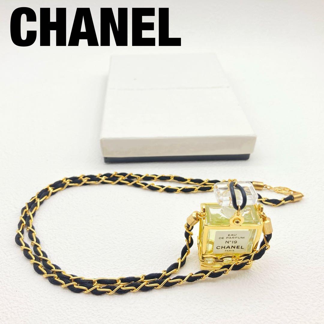 CHANEL No19 オードパルファン ネックレス