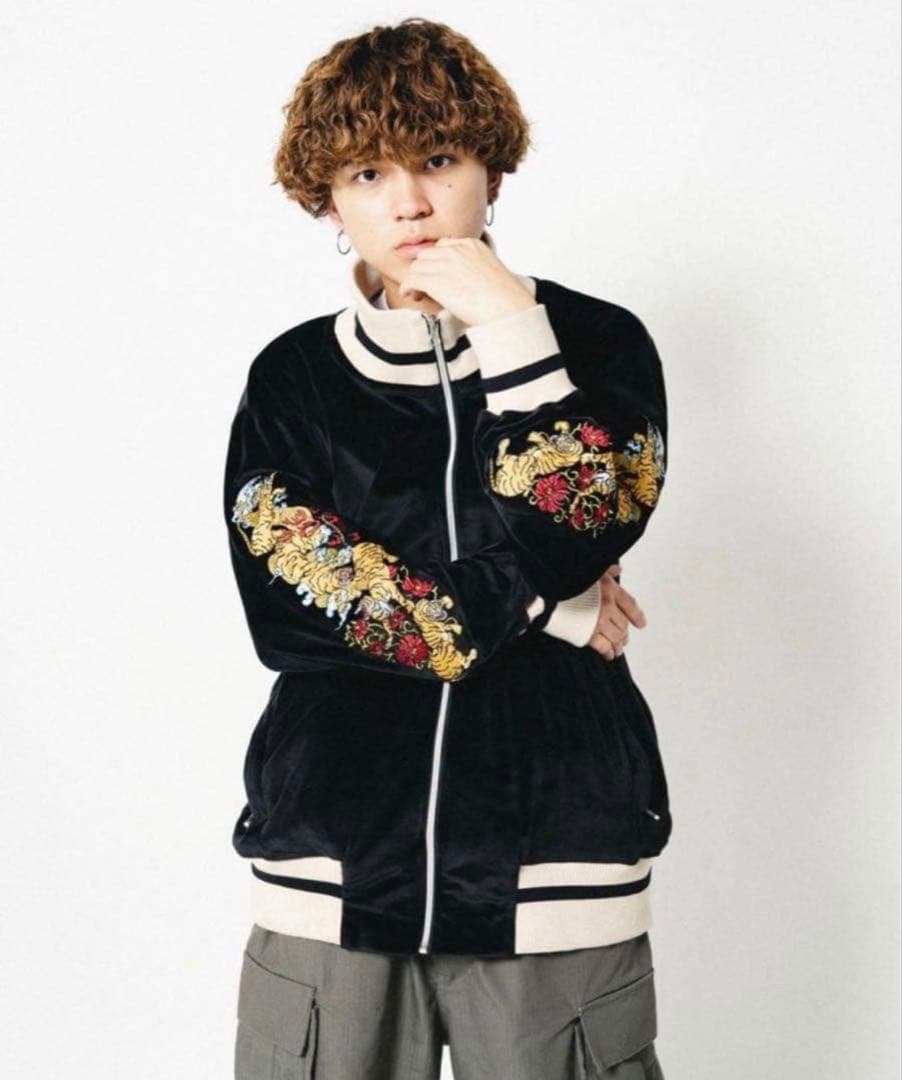 チュウカタベタイ　Tiger track crop jacket ［XL］