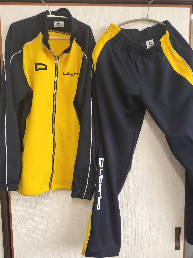 4点セット】 リベルタサッカーウェアとジャージ160cm すね当てくつ下