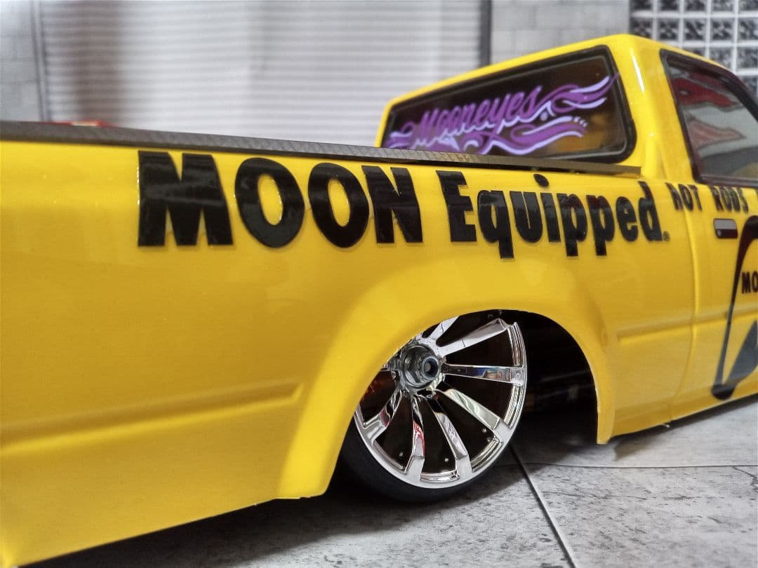 ストリートジャム製 トヨタ ハイラックス80 トラッキン ムーンアイズ