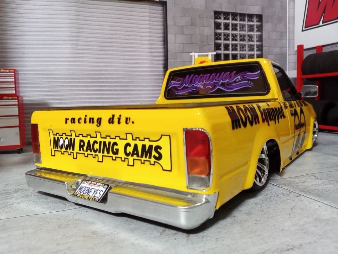 ストリートジャム製 トヨタ ハイラックス80 トラッキン ムーンアイズ