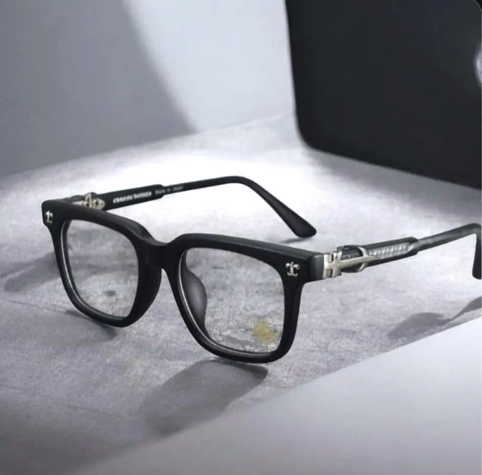 マットブラックフレーム マットシルバーアクセント　 伊達メガネ　ライトカット