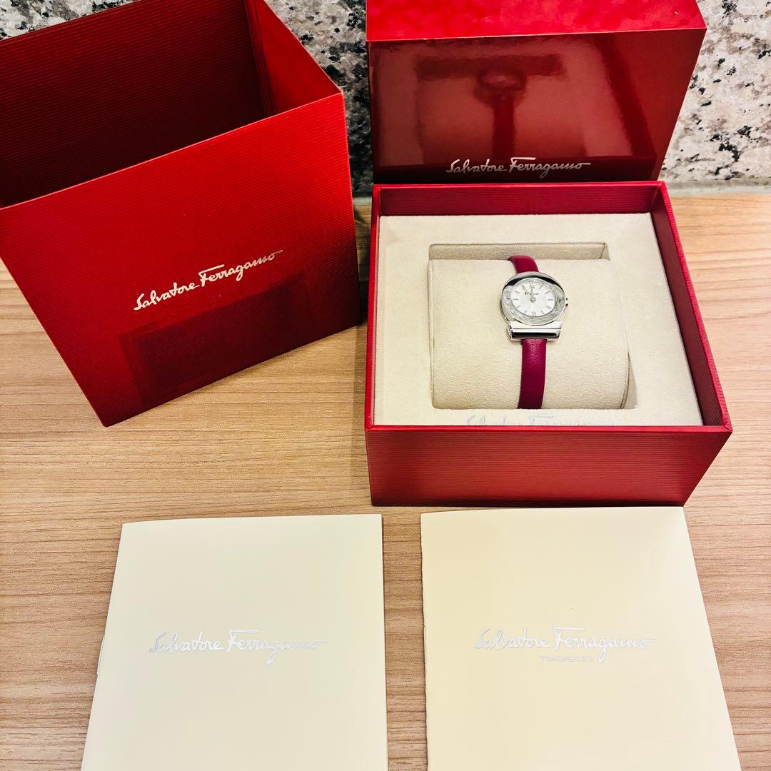 Salvatore Ferragamo フェラガモ ガンチーニ 時計 シルバー