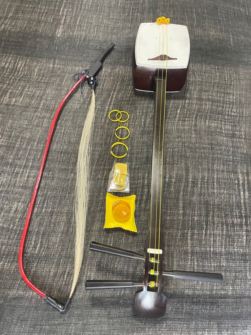 胡弓，弓、付属品付き