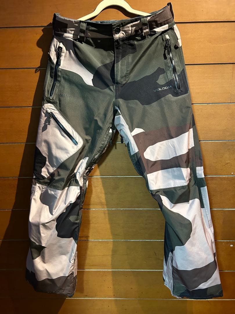 VOLCOM GORE-TEX 迷彩 スノーボードパンツ