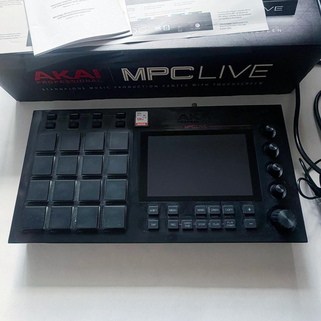 AKAI MPC LIVE （専用ケース・128GB SDカード付き）