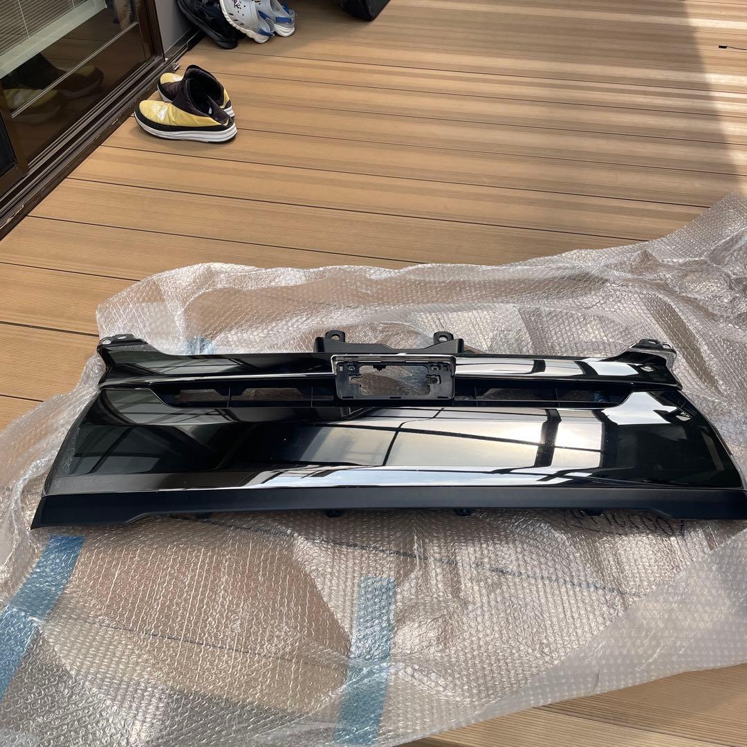 ハイエース6型ダークプライム純正グリル