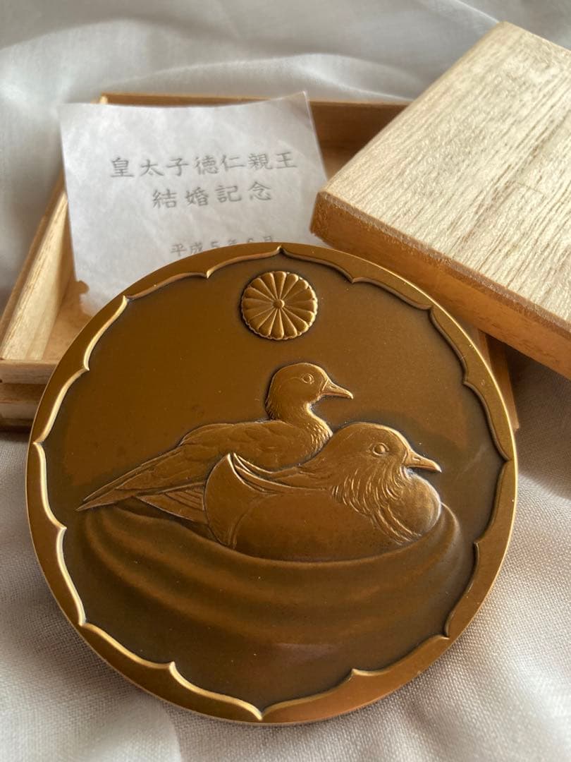 ★皇室限定★皇太子徳仁親王 現天皇陛下御結婚記念　飾り鏡　菊の紋章