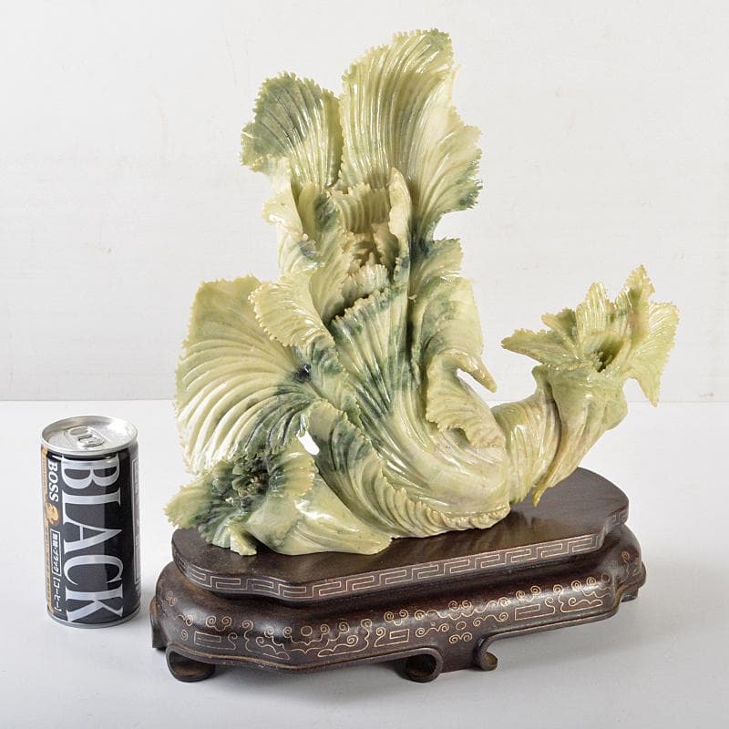 中国　玉石翡翠彫刻　白菜　置物　約2.4kg　金線象嵌唐木台付　V　R6549B