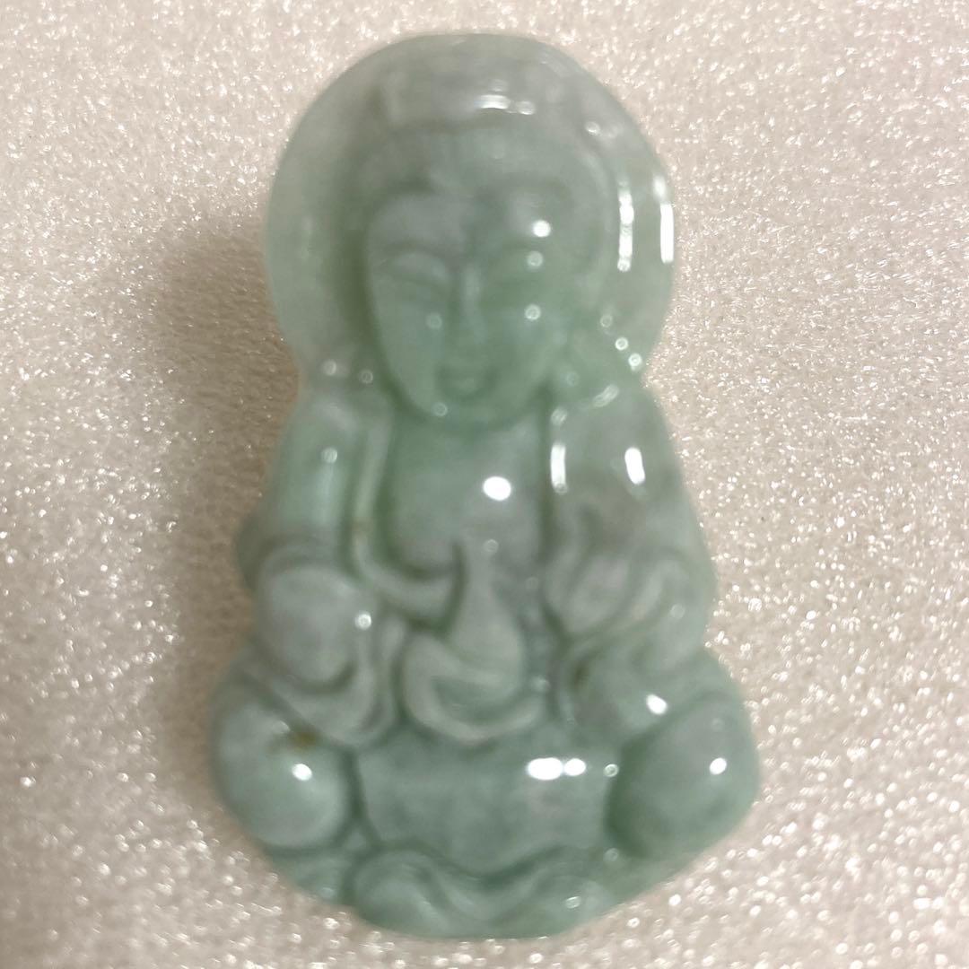 翡翠　観音菩薩　彫刻　根付　ペンダントトップ