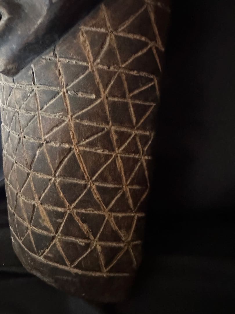 アフリカ コンゴ 木製 幾何学紋様 仮面／アンティーク／マスク - メルカリ