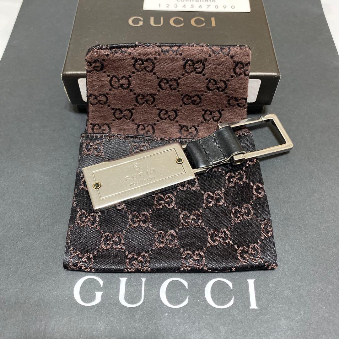 グッチ　GUCCI　キーホルダー　レザー　ロゴ刻印　保存袋付