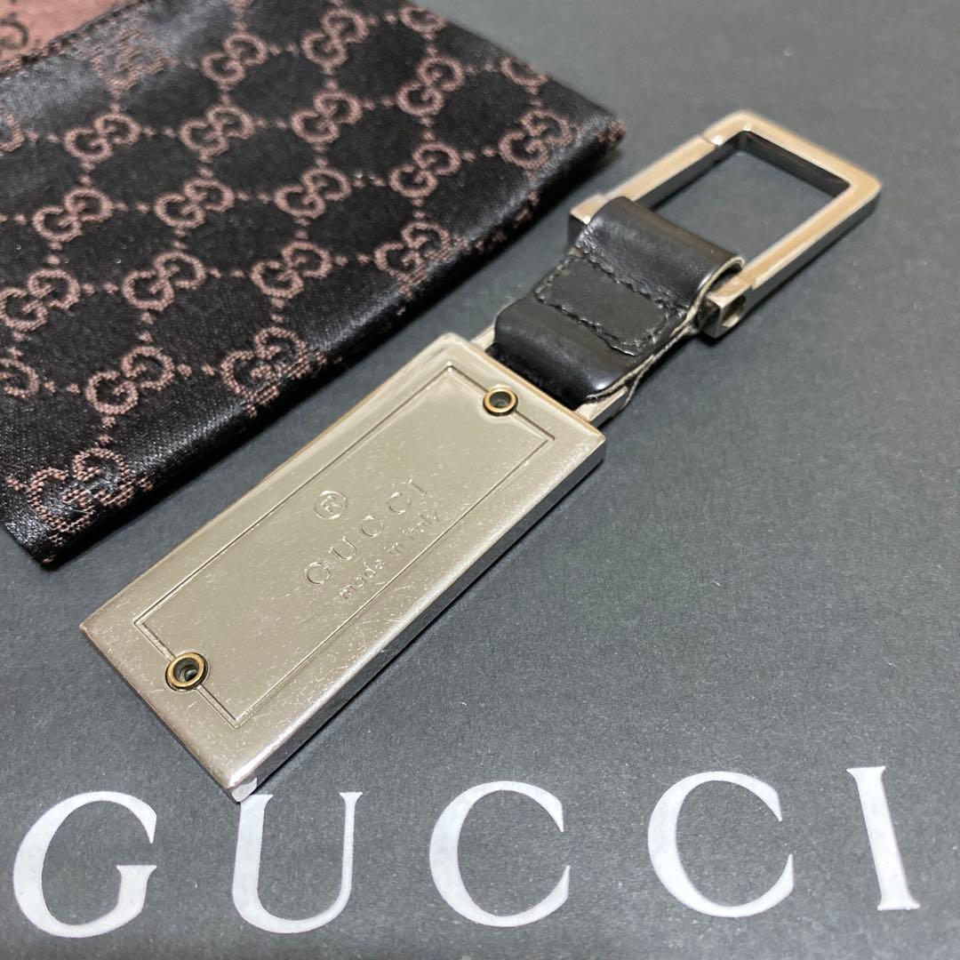 グッチ GUCCI キーホルダー レザー ロゴ刻印 保存袋付 - メルカリ