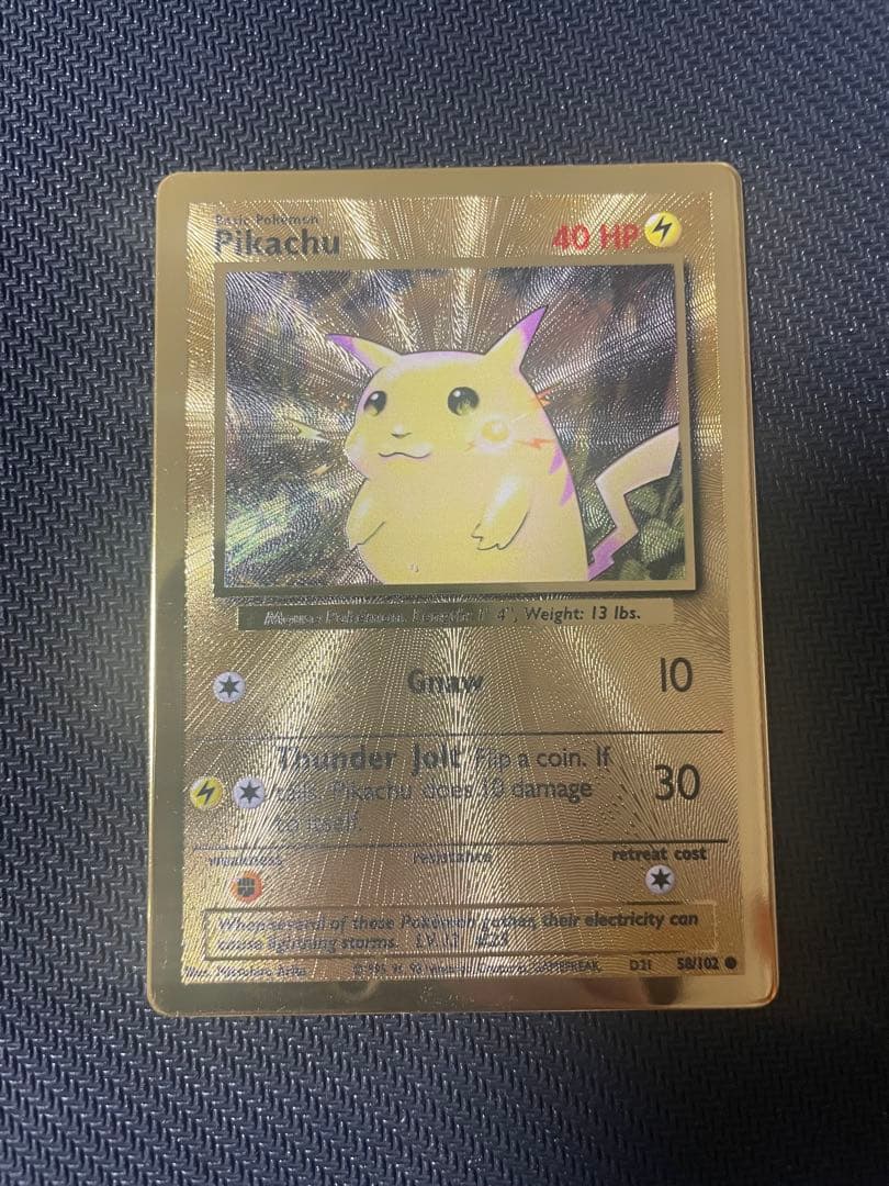 ぷ*む様 【海外版】ウルトラプレミアムコレクション ピカチュウ　メタルカード