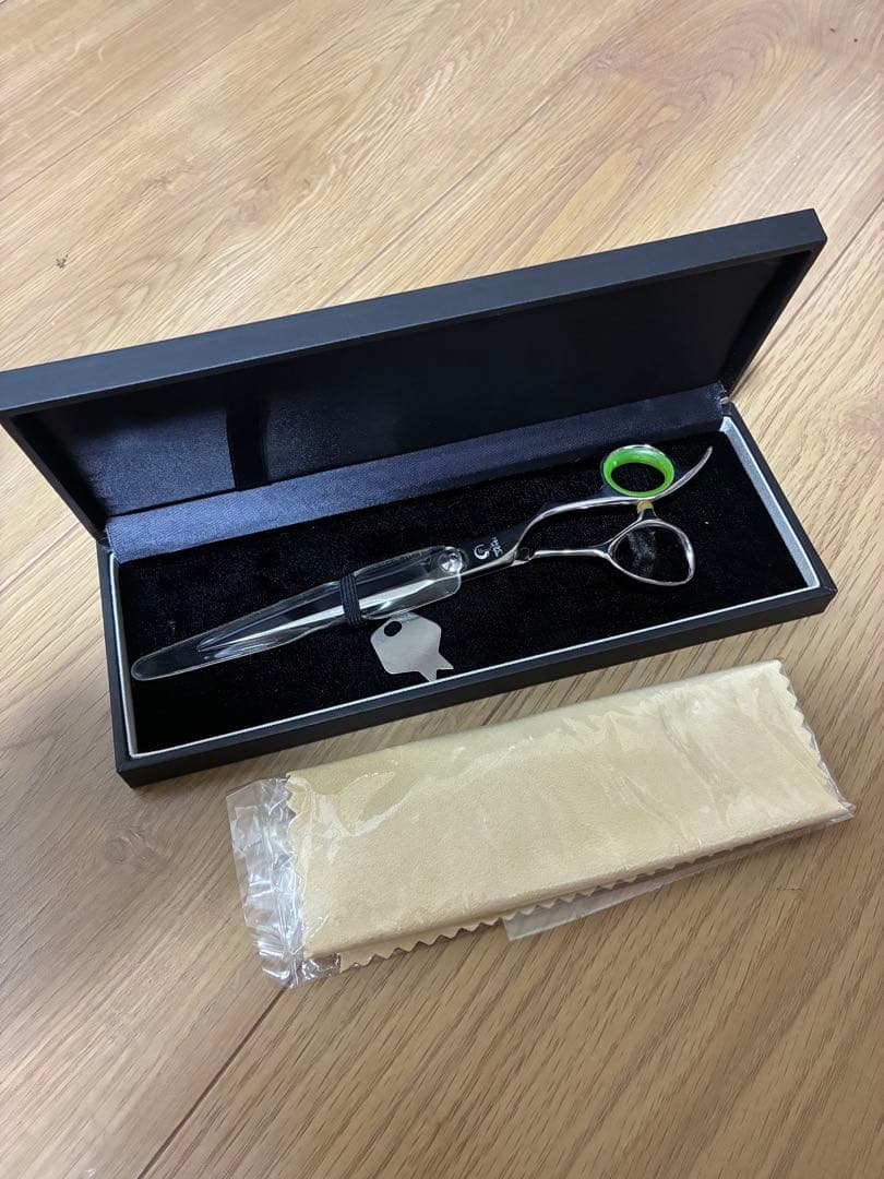 理美容シザー　ハサミ　NEO GROOVE 6.3 美品　ケース付き