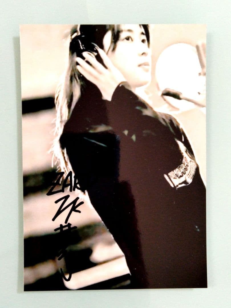 セール中…坂井泉水直筆サイン入りL判サイズ写真…ZARD… - メルカリ